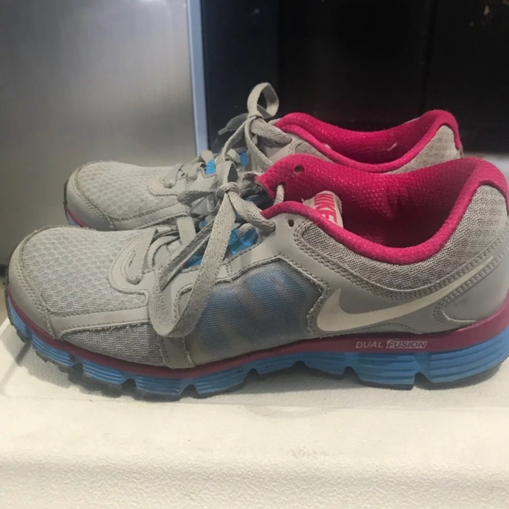 Nike Tennis Shoes
